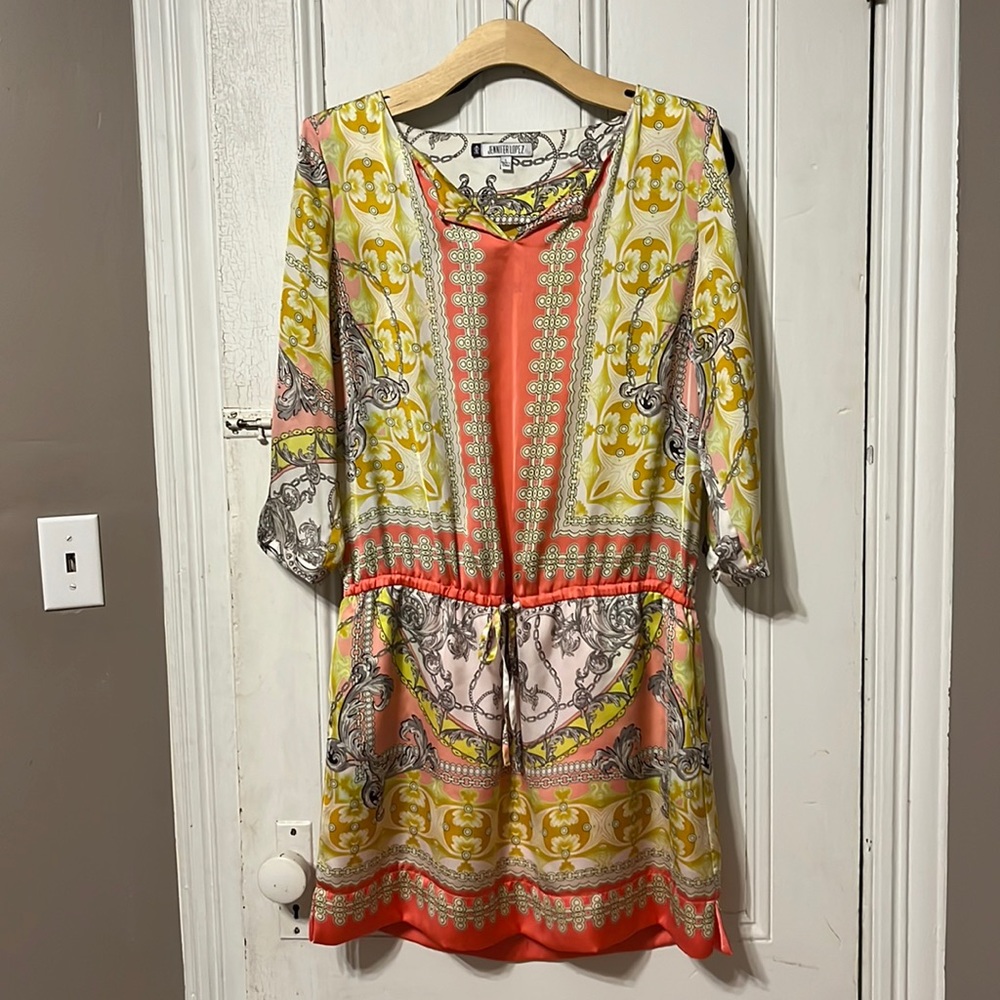 Beautiful lined short “ silk like” dress by Jennifer Lopez.